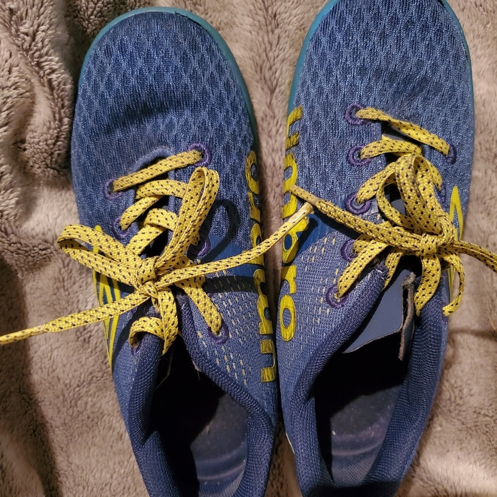 Indoor soccer cleats